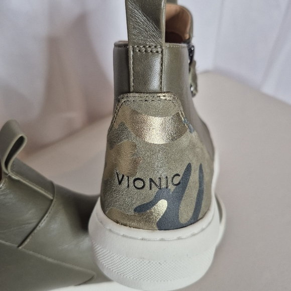 Vionic Brinkely Ankle Bootie - Size 8 - Picture 11 of 16